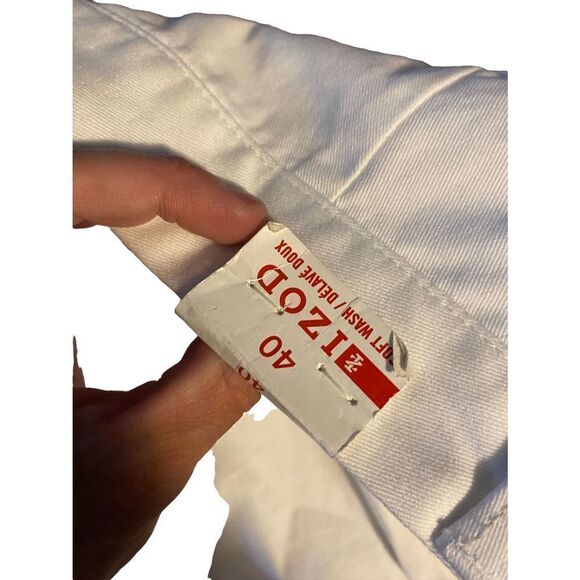 Mens Izod shorts NWT size 40 khaki shorts - Picture 3 of 6